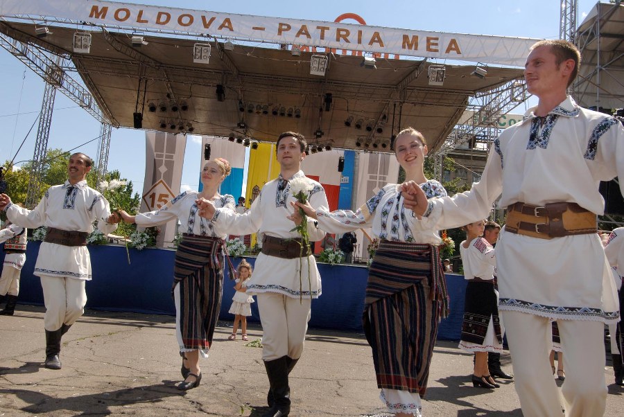 În Moldova va fi marcată „Ziua Portului Popular”