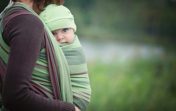 Рюкзачки, слинги, люльки – как правильно носить малыша. Интервью со специалистом
