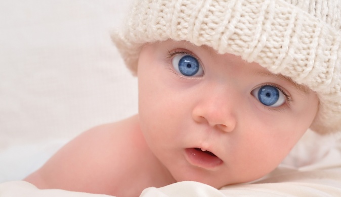 Schimbarea culorii ochilor la nou-născuți