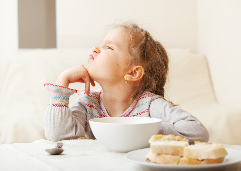Cum să obişnuiţi copilul să ia micul dejun