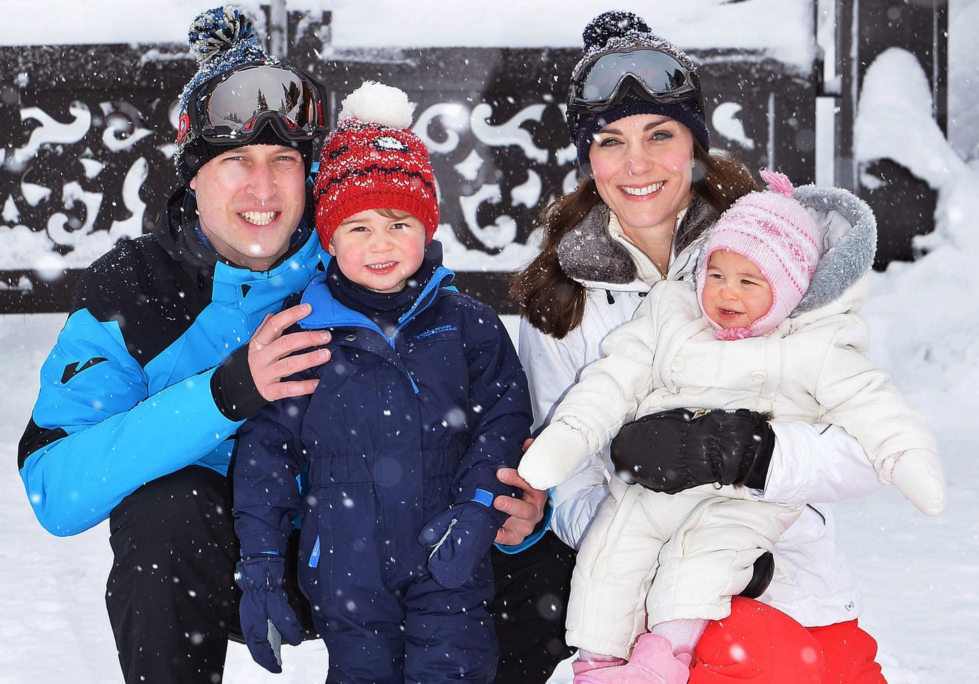 Королевская семья впервые вывезла детей на горнолыжный курорт