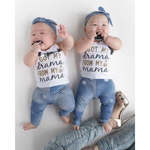 Două durdulii de 8 luni fac furori pe Instagram cu fotografiile lor!