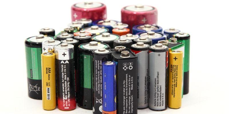 В столице установили 300 урн для сбора использованных батареек