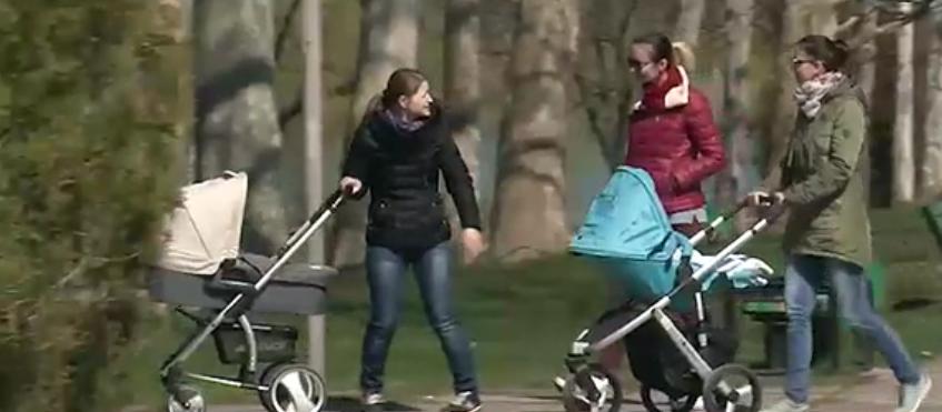 Молодые мамы жалуются на тротуары Кишинева
