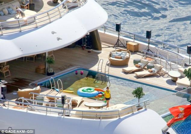 Леонардо ДиКаприо арендовал яхту арабского шейха для поездки на ЧМ по футболу в Бразилии