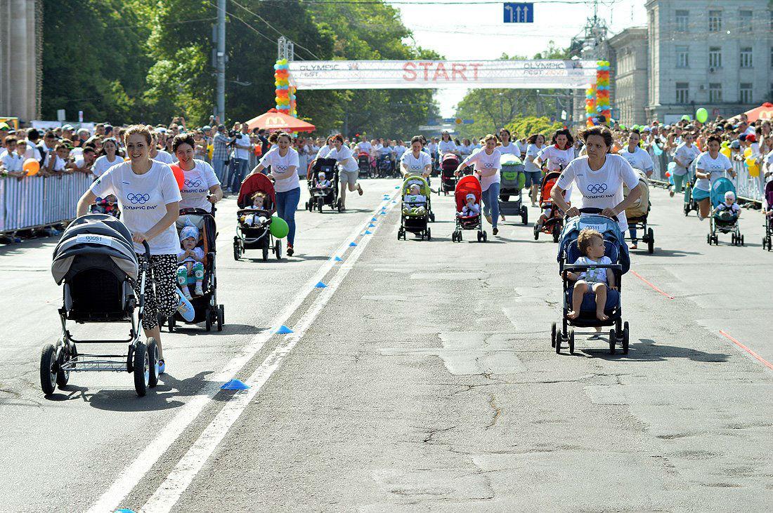 Экипировка – подгузник, скоростной болид – коляска! Готовимся к Olympic Fest 2016
