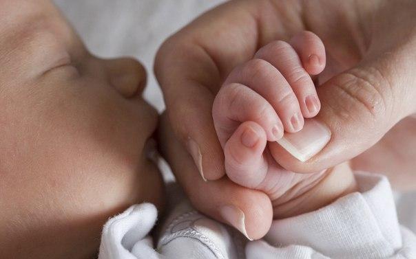 Tăierea unghiilor la nou-născuți