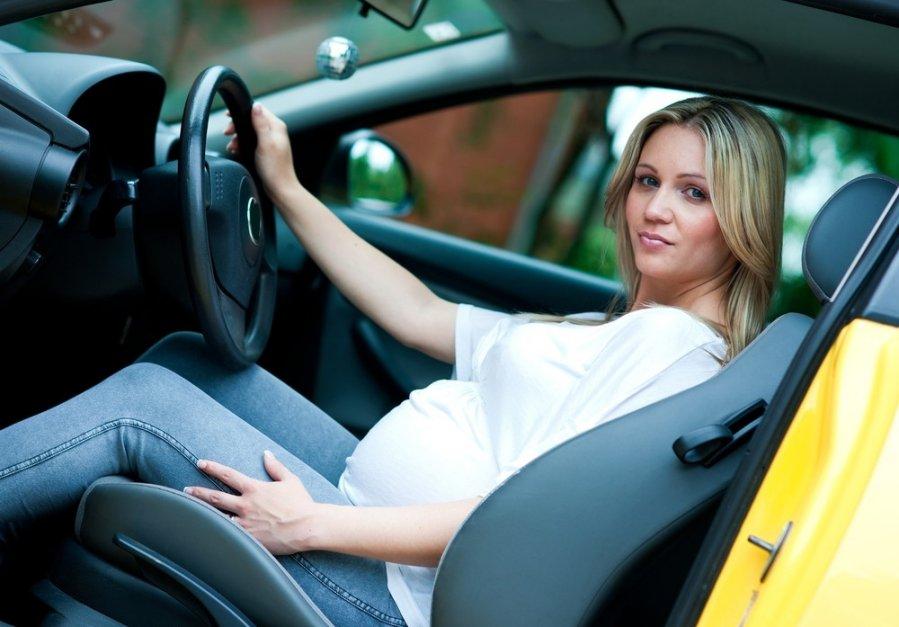 Беременная за рулем: 7 важных советов для водителей в "интересном" положении