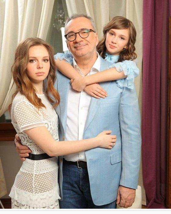 Константин Меладзе показал взрослых дочерей