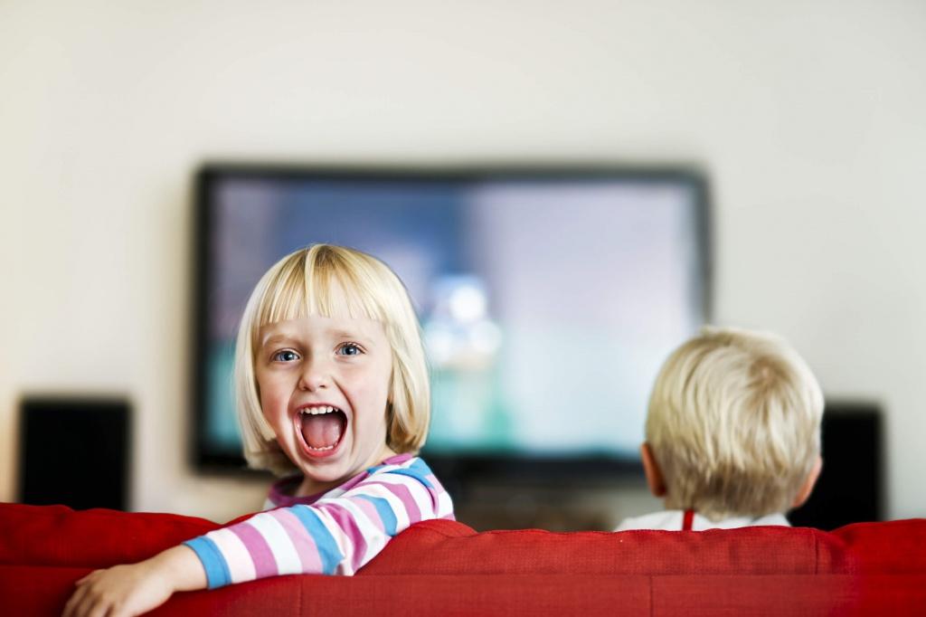 Ребенок и телевизор: правила общения