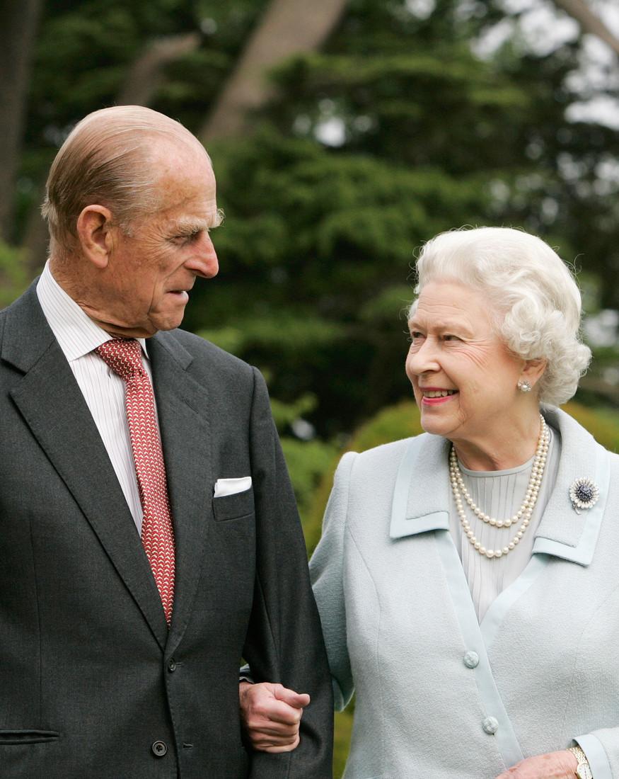69 лет вместе: семейные фото Елизаветы II и принца Филиппа за всю историю их брака