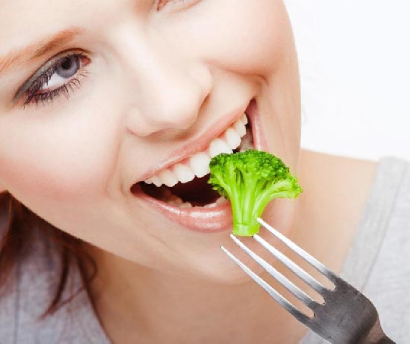 7 полезных для здоровья продуктов, которые портят зубы