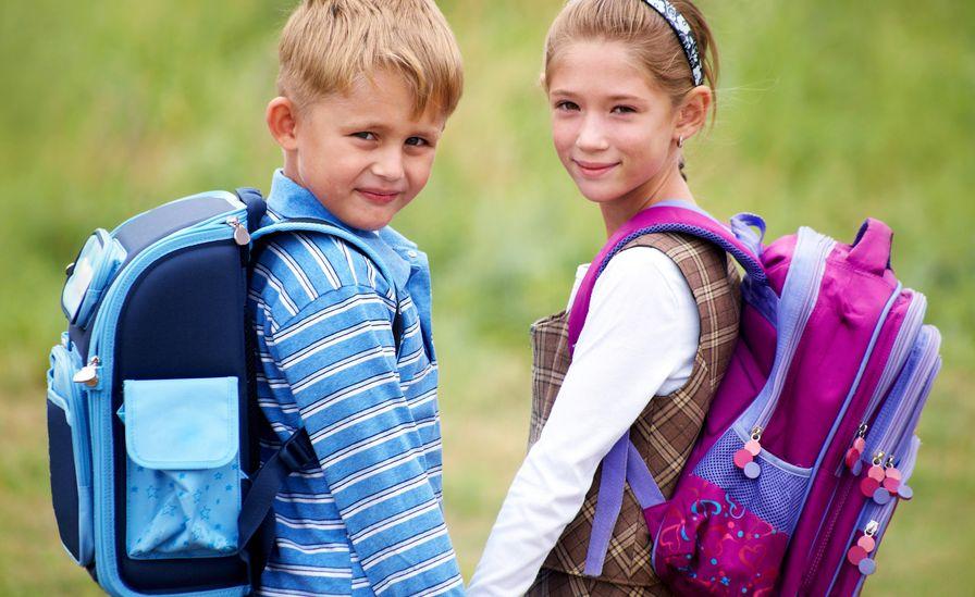 Ce alegem pentru copiii care merg în clasa întâi: rucsac sau ghiozdan?