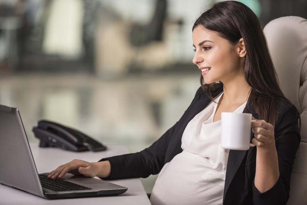 Употребление кофеина во время беременности уменьшает вес ребенка
