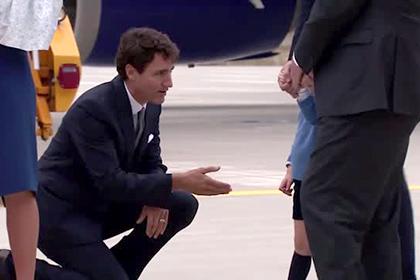 Трехлетний принц Джордж отказался подать руку канадскому премьеру