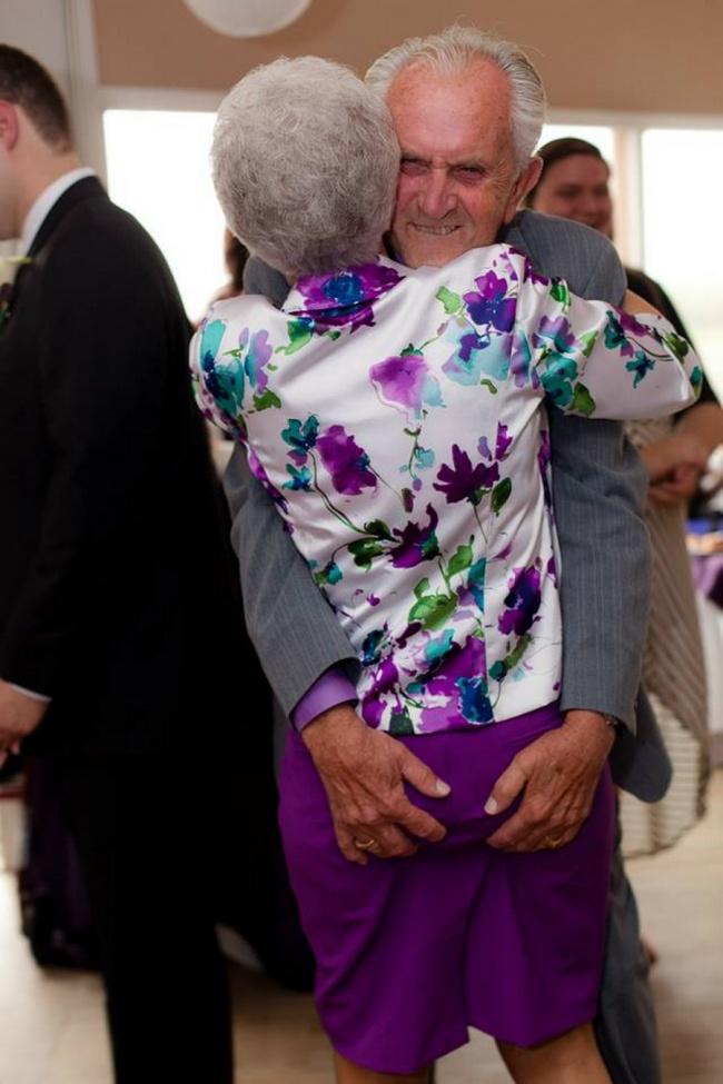 Bătrânei îndrăgostiți de-o viață. 10 de imagini ce demonstrează că dragostea nu are limită de vârstă