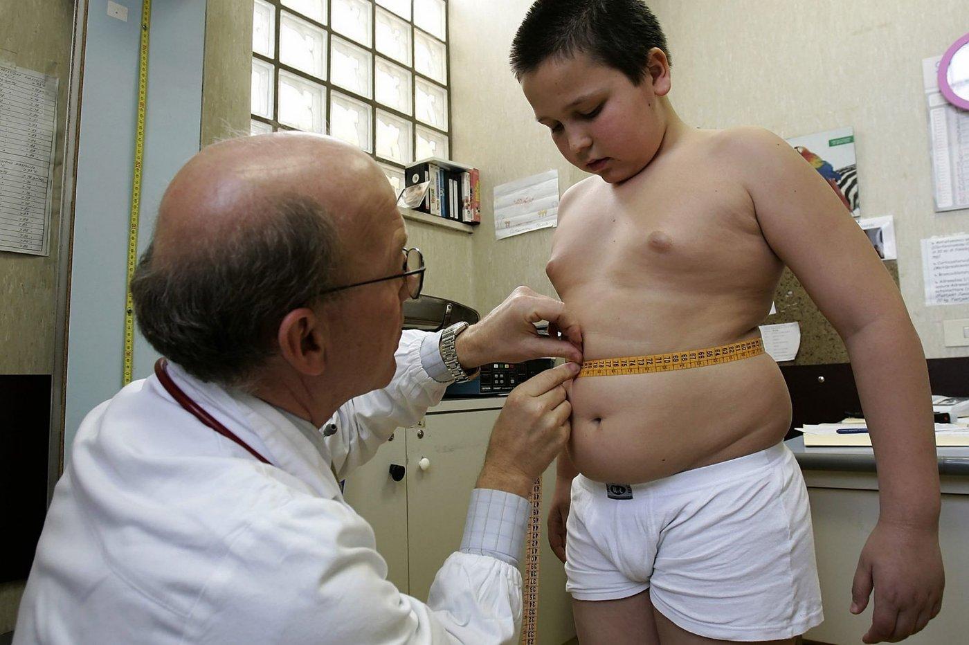 Obeziatatea tot mai răspândită în rândurile copiilor. Cine se face vinovat de această tendinţă