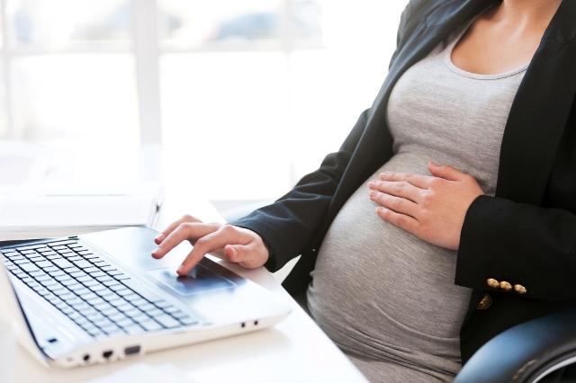 Ce vor fi obligați să ofere angajatorii femeilor însărcinate