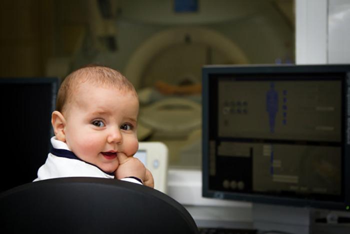 Английские врачи доверили младенцам УЗИ и рентген
