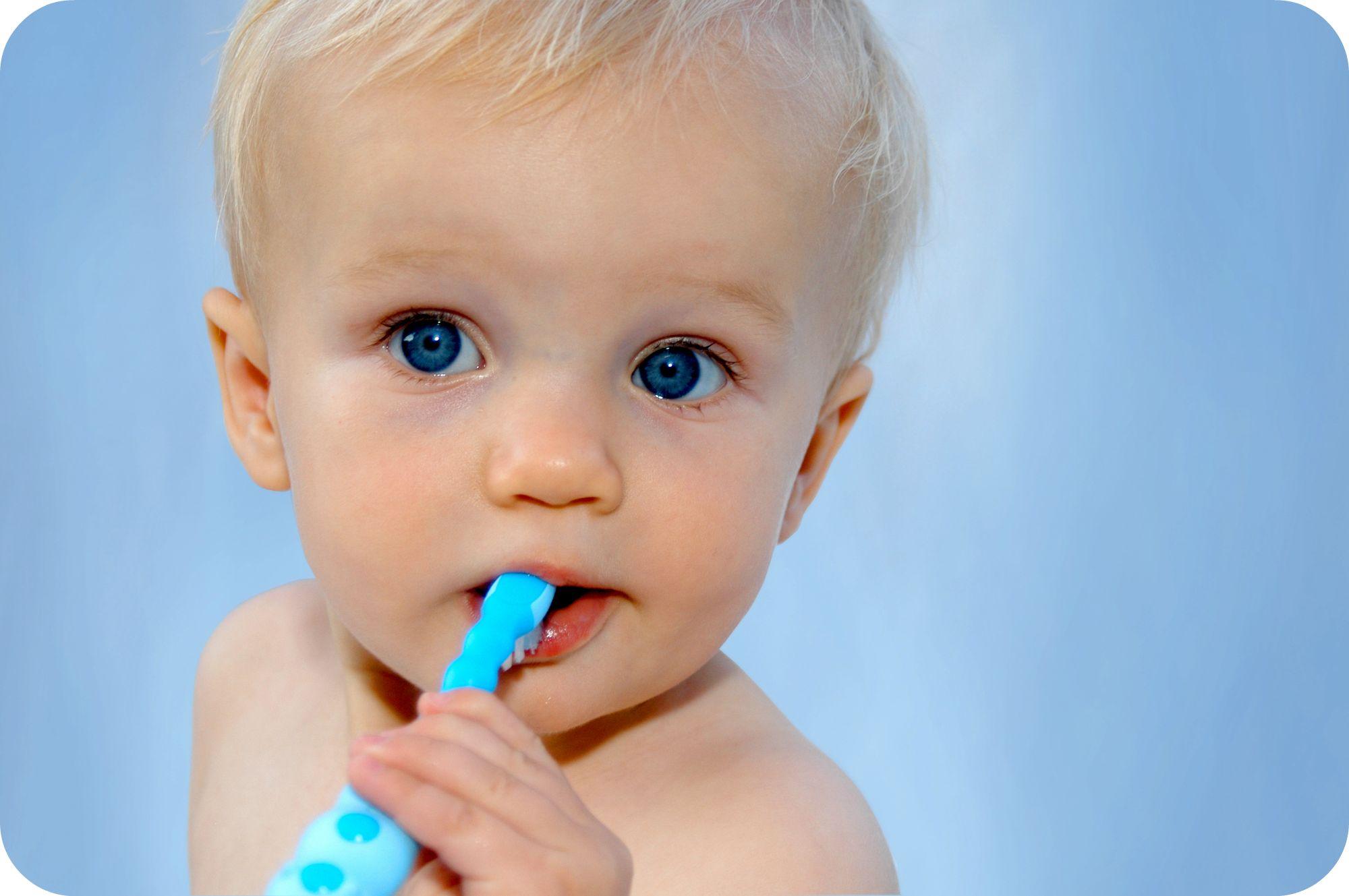 Прорезывание зубов: как помочь ребенку