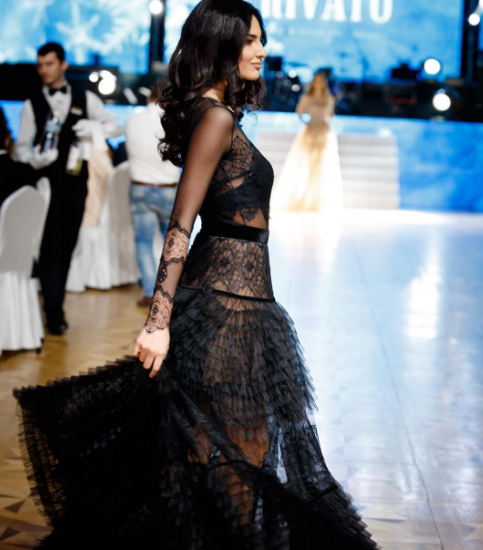 O rochie a designerului basarabean Oxana Constantinova a fost aleasă pentru un clip al interpretului Filipp Kirkorov