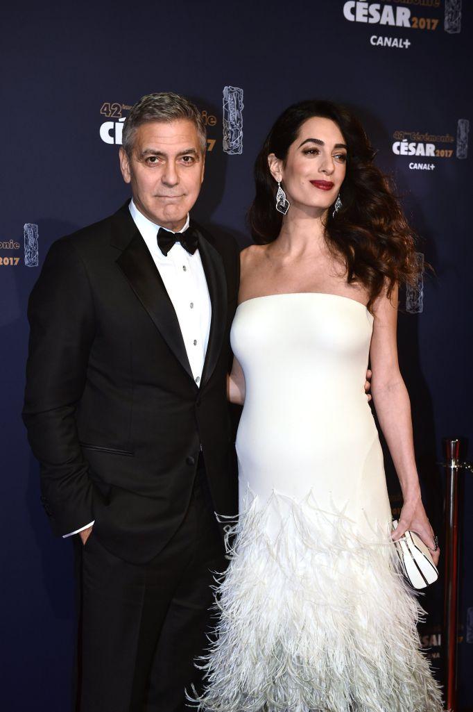 Amal Clooney si-a etalat pentru prima oara burtica de gravida