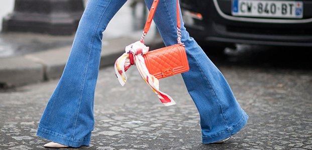 Мода возвращается: джинсы-клеш – с чем носить и кому идут