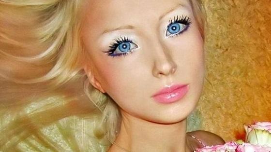 Toată viața se transformă într-o păpușă vie Barbie!