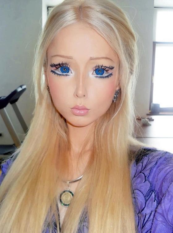 Toată viața se transformă într-o păpușă vie Barbie!