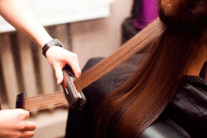 5 салонных процедур, которые могут навредить волосам