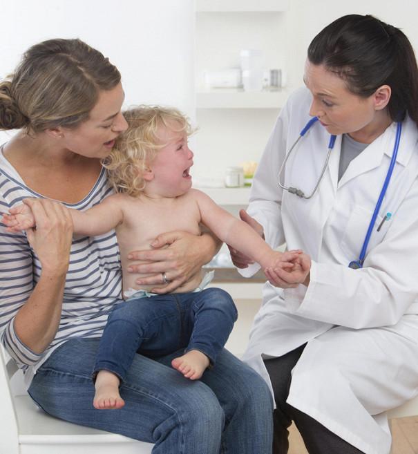 7 способов убедить малыша, что врач – это не страшно
