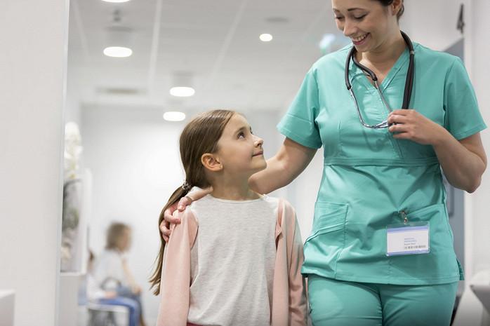 7 metode de a convinge copilaşii să nu se teamă de medici