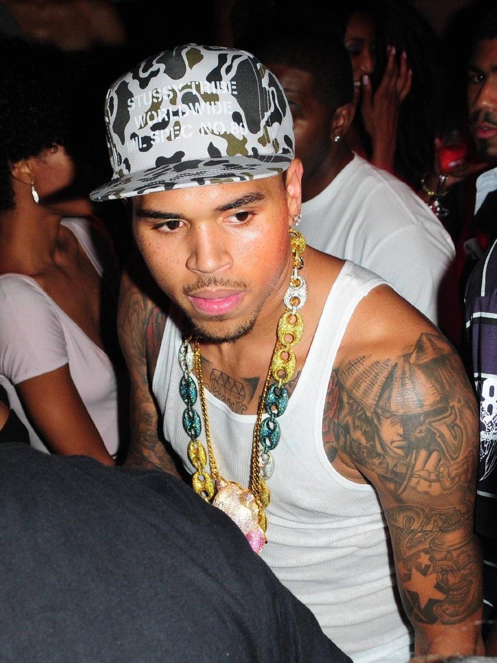 Cîntărețul Chris Brown, ținta unui atac armat la Los Angeles