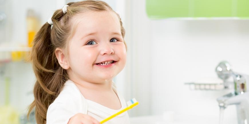 Зубной флюороз. Что делать с белыми пятнами на зубах у детей