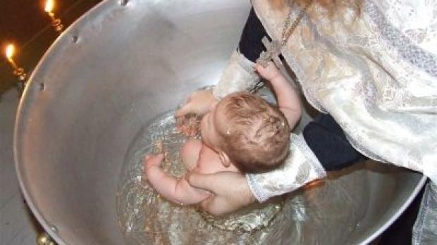 Botezul copilului. 6 GREȘELI pe care le comit părinții