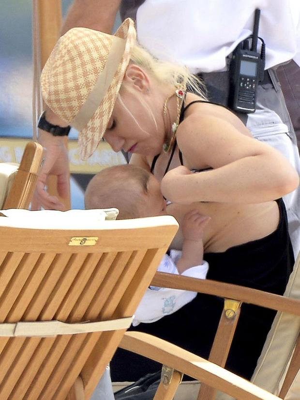 Gwen Stefani adepta alăptării la sân!