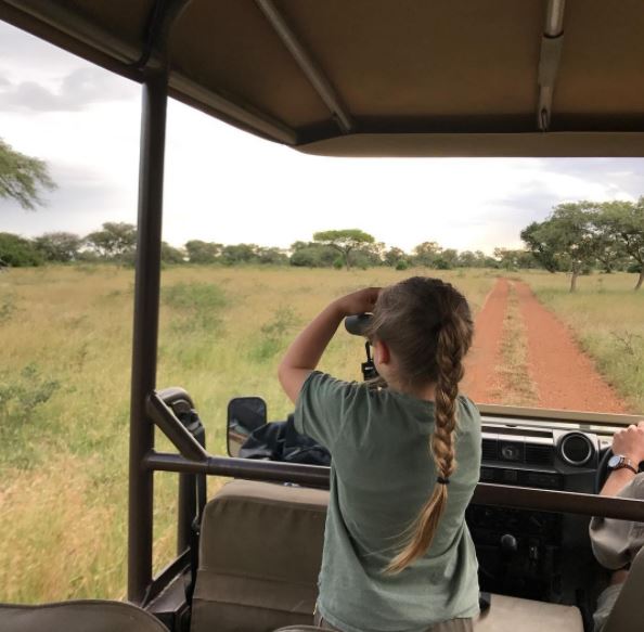 Привет из Африки: поклонников растрогало фото Виктории Бекхэм с 5-летней дочерью