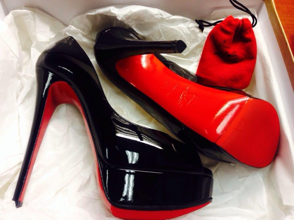 De ce pantofii Christian Louboutin au talpa roșie