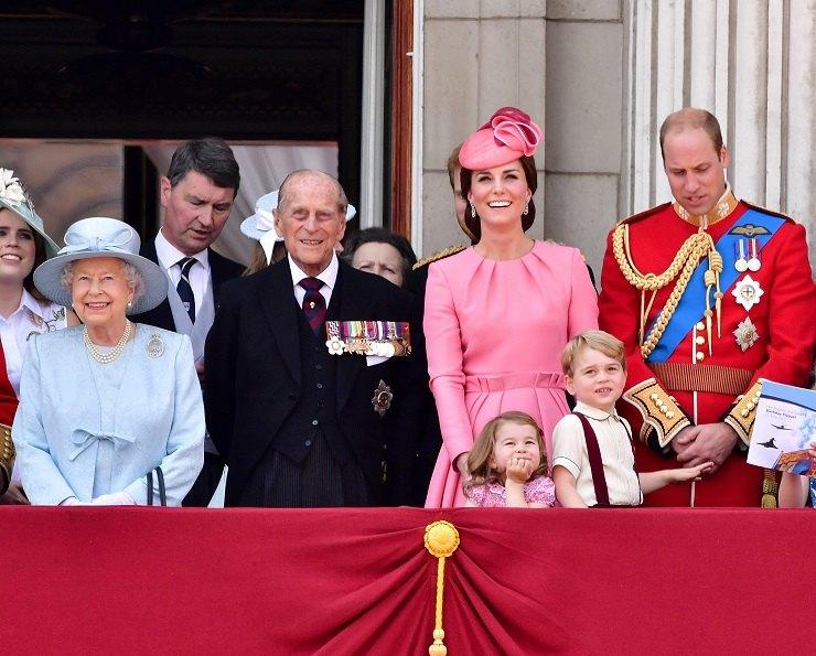 «Это особая связь»: Кейт Миддлтон рассказала, как Елизавета II балует правнуков