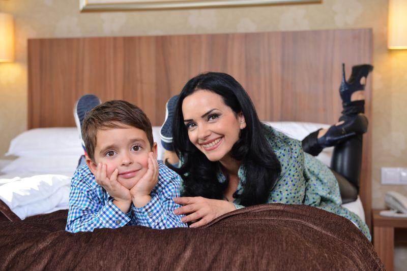 Mesajul dureros al prezentatoarei Tv, după ce fiul ei de 8 ani a fost diagnosticat cu cancer!