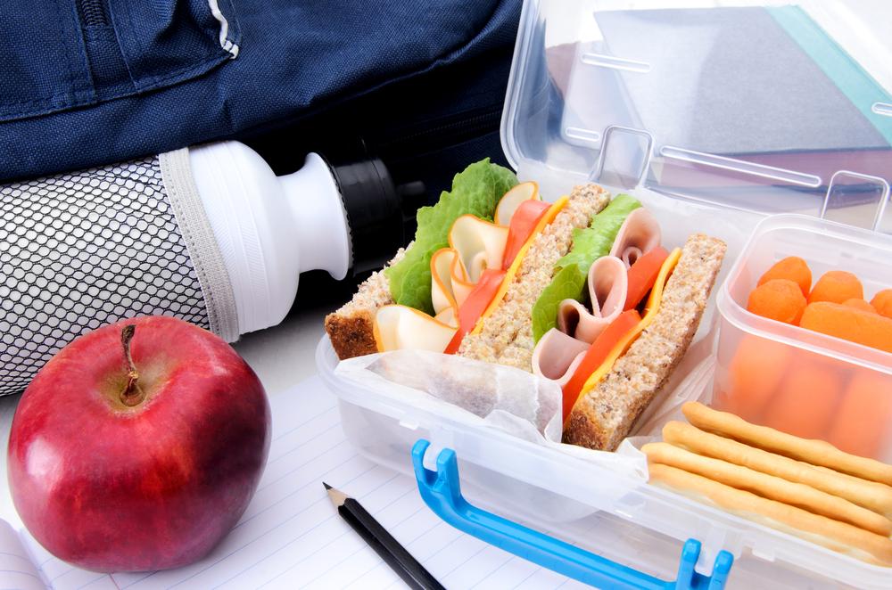 Ce pui în geanta copilului la școală ca să mănânce sănătos