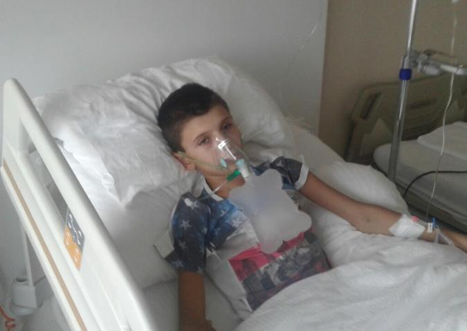 Fiul olarului Vasile Goncear este țintuit la pat. 100.000 de euro costă sănătatea copilului