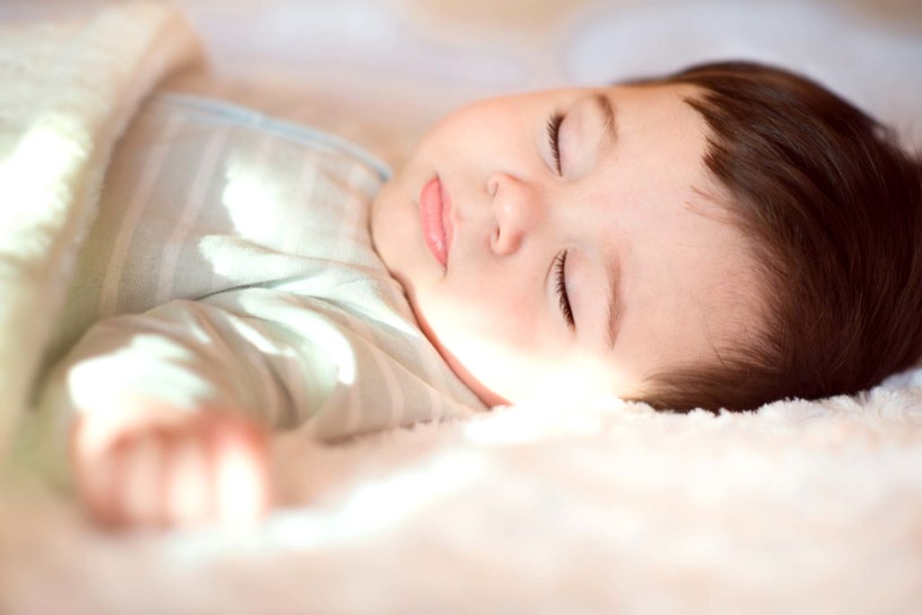 Cum să-ți ajuți copilul să adoarmă. Un somn liniștit este garanția sănătății