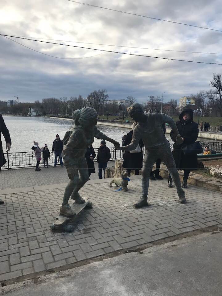Încă o statuie cu doi îndrăgostiți a apărut în Chișinău