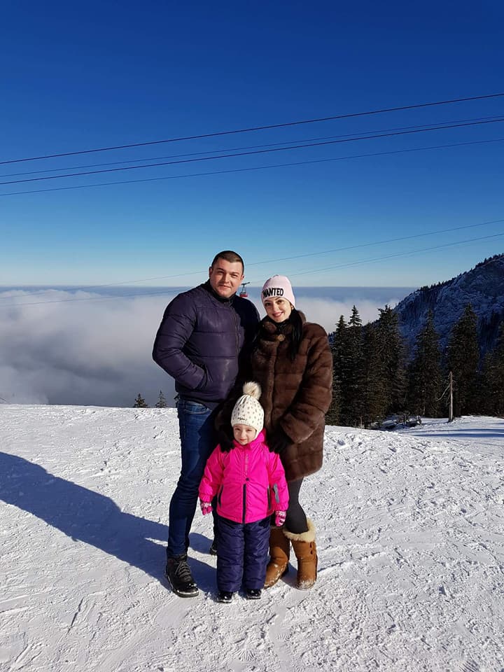 Mariana Șura îi oferă primele lecții de schi Evelinei