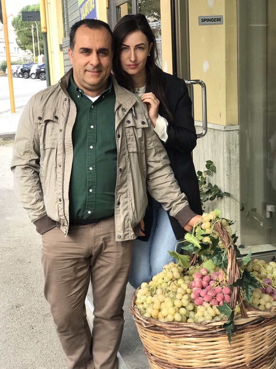 Молдаванка из Италии доставит вам самые экзотические фрукты!