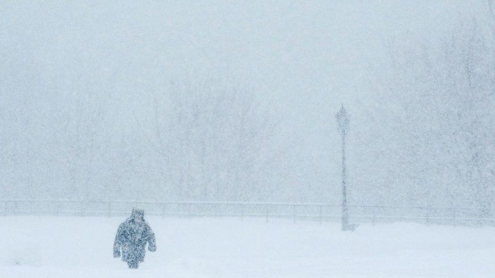 Peste 130 de elevi au rămas acasă din cauza ninsorilor