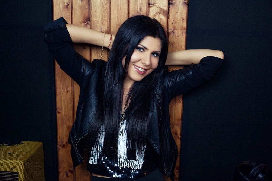 Angelica Vee vine acasă să-şi lanseze primul său single în limba română