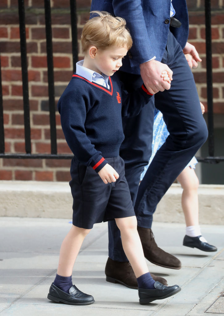 Принц Джордж и принцесса Шарлотта посетили новорожденного братика