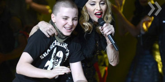 Fiul de 14 ani a  Madonnei a implicat-o în scandal politic